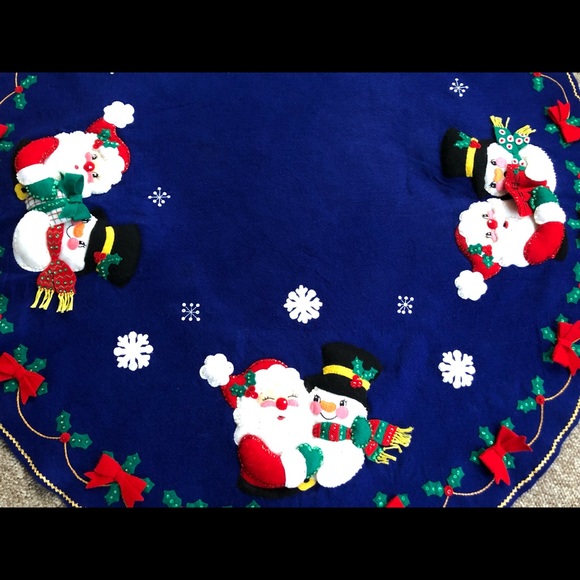 Bucilla Santa & Frosty CHRISTMAS PALS Blue Felt Tree Skirt Kit 83668 COMPLETED - Picture 2 of 13